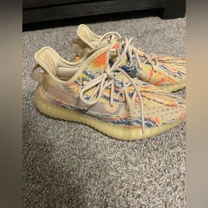 Yeezy Boost 350. Men’s 6.5, fits women’s 8.